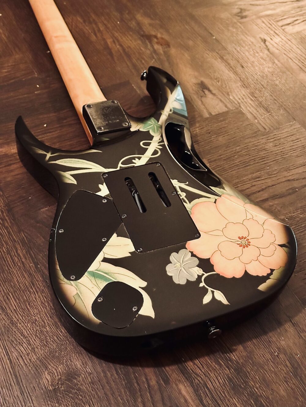 Ibanez JEM77-FP Steve Vai Signature 1988 - 2004 - Black Floral Pattern