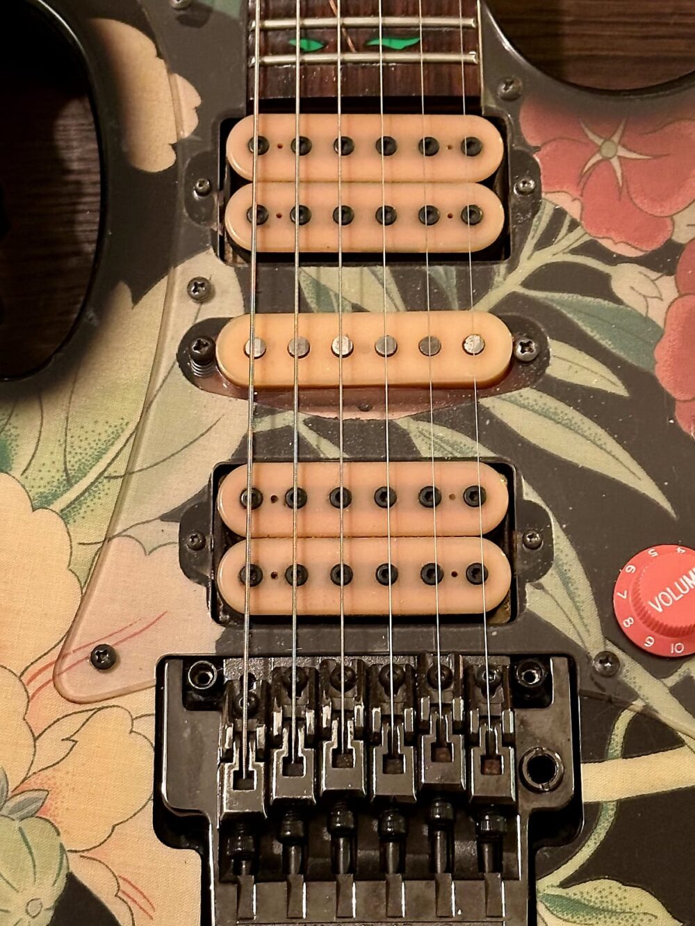 Ibanez JEM77-FP Steve Vai Signature 1988 - 2004 - Black Floral Pattern