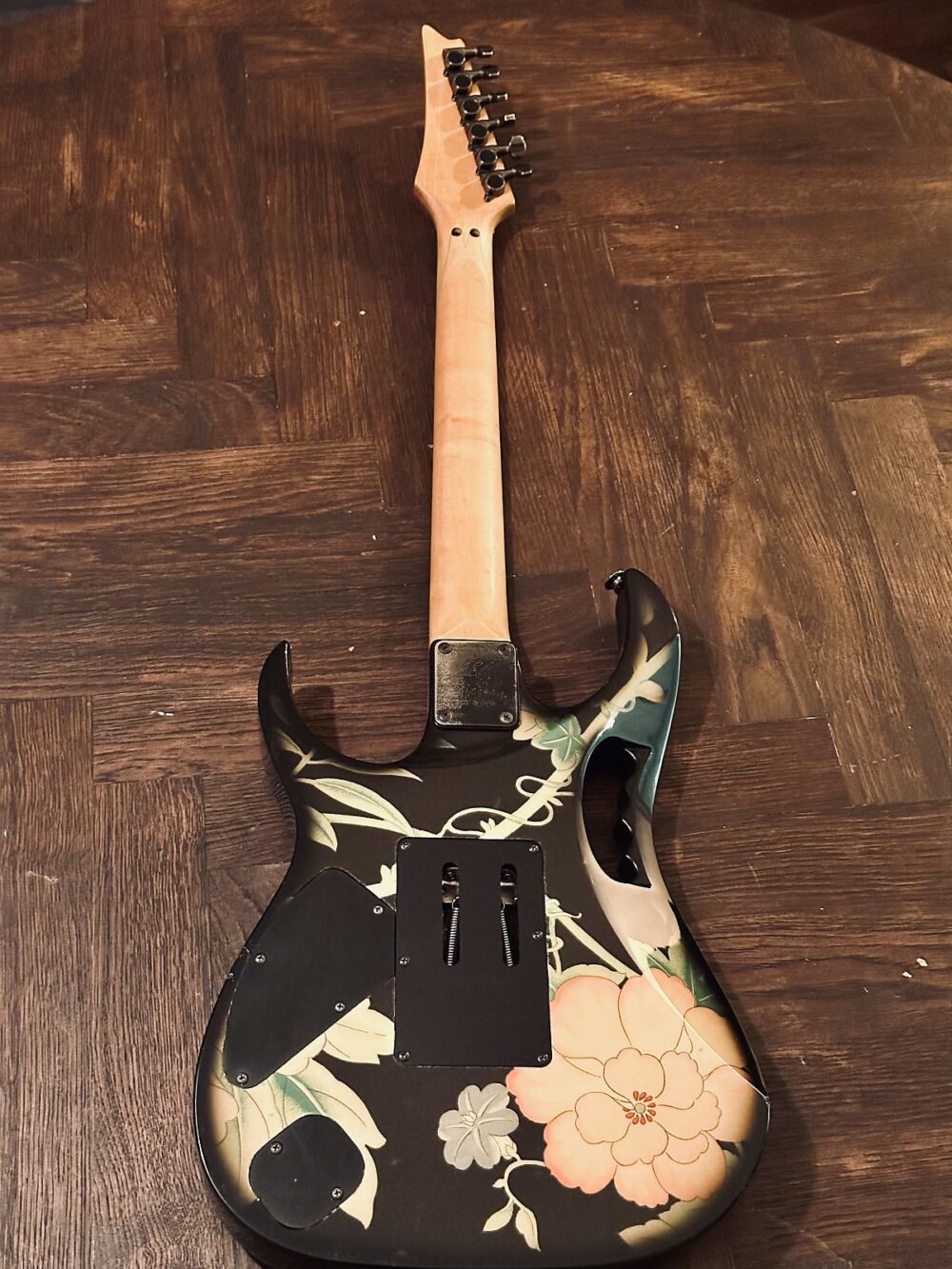 Ibanez JEM77-FP Steve Vai Signature 1988 - 2004 - Black Floral Pattern