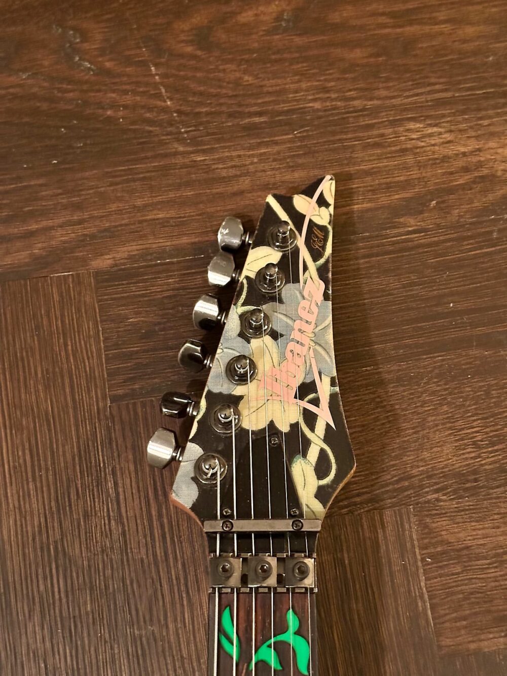 Ibanez JEM77-FP Steve Vai Signature 1988 - 2004 - Black Floral Pattern