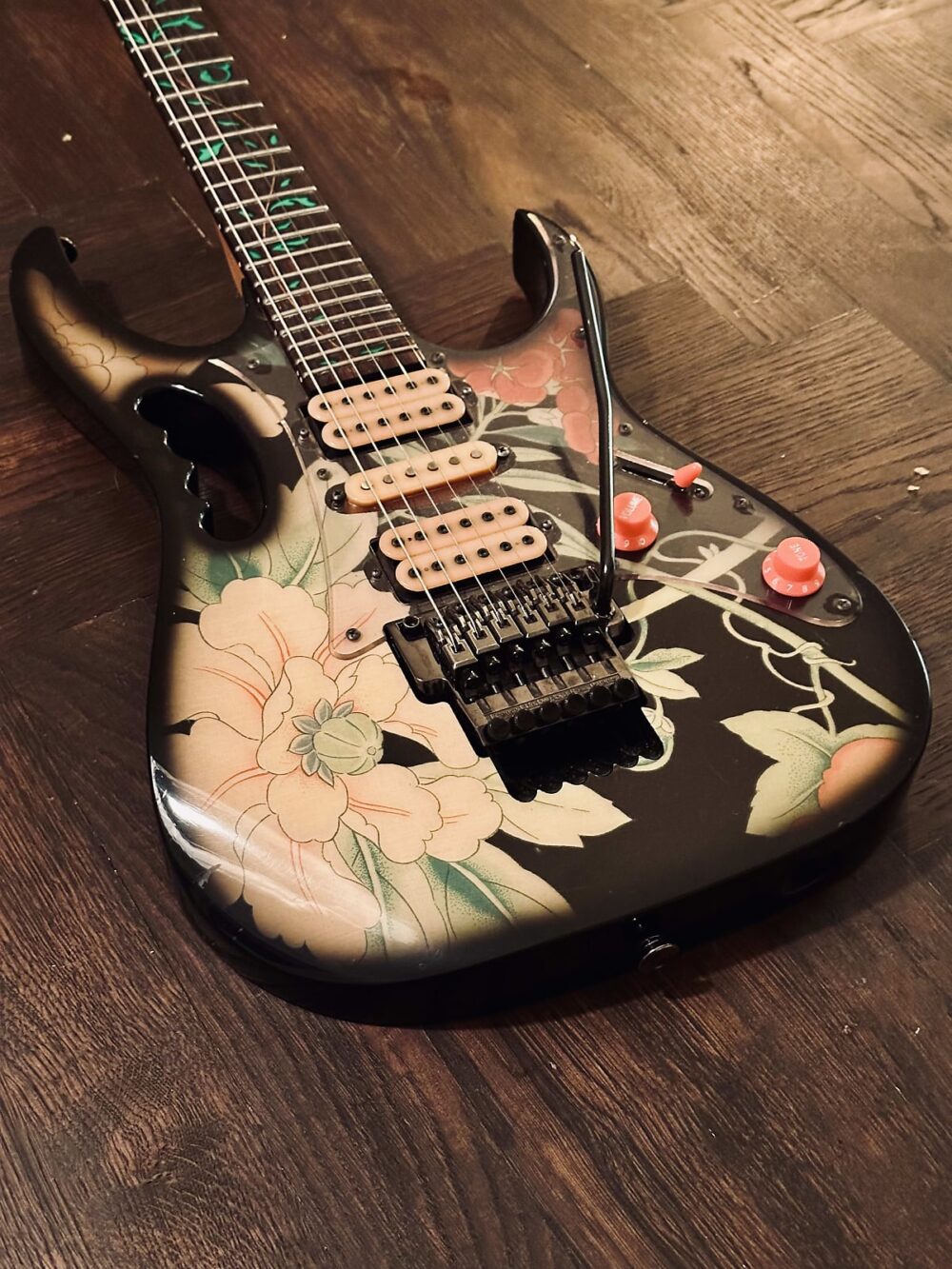 Ibanez JEM77-FP Steve Vai Signature 1988 - 2004 - Black Floral Pattern