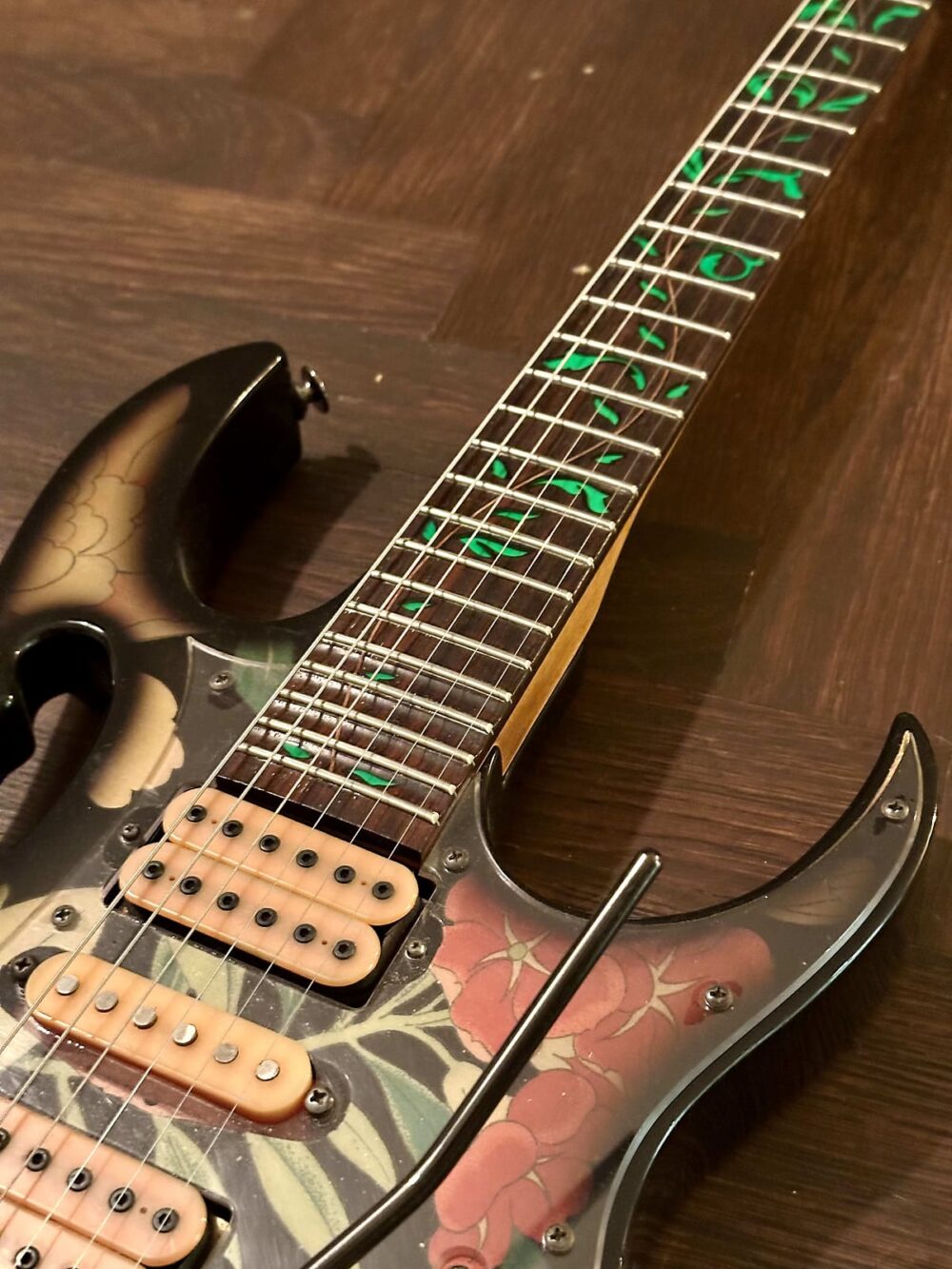 Ibanez JEM77-FP Steve Vai Signature 1988 - 2004 - Black Floral Pattern