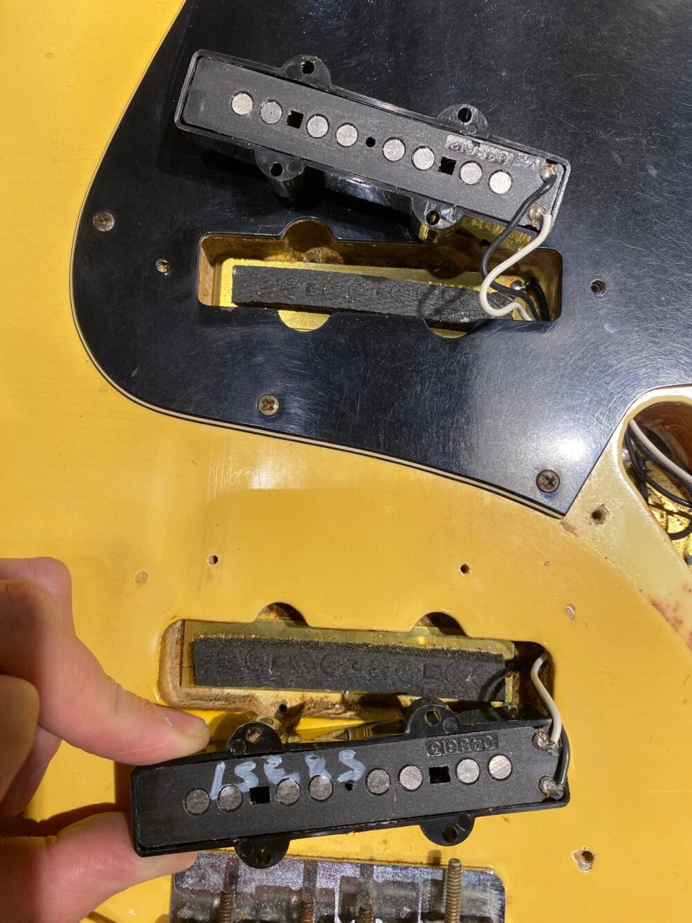 Fender Jazz Bass Olympic White 1974 - The Guitar Rescue-The Guitar Rescue