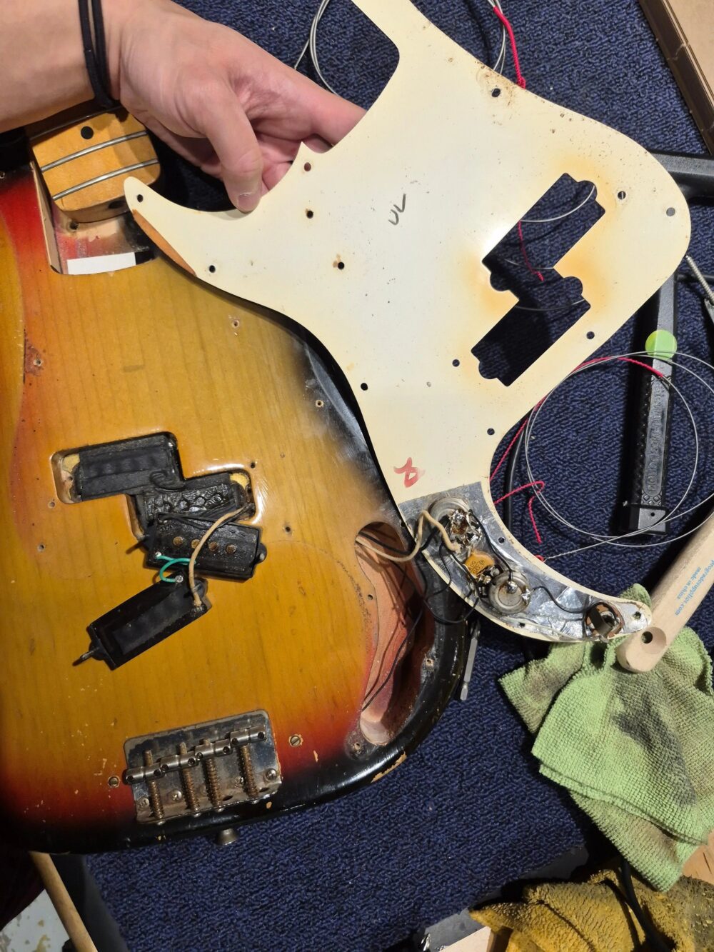Fender Precision Bass w/Maple Cap Neck Sunburst 1970 - The Guitar Rescue-The Guitar Rescue